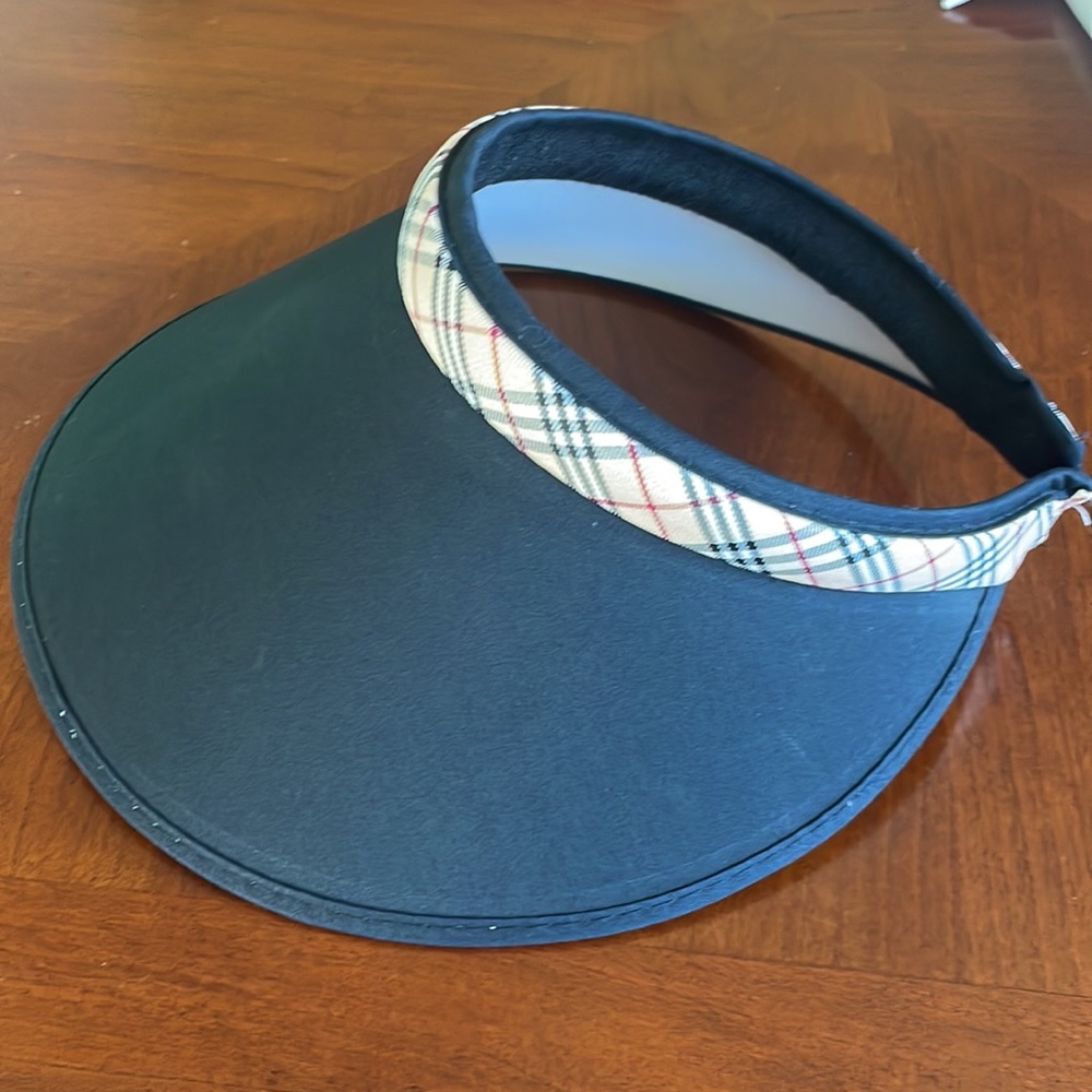 Black and tan visor